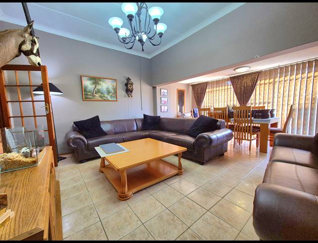 7 BEDROOM HOUSE FOR SALE IN DALVIEW